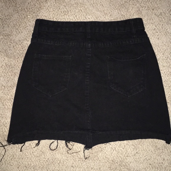 Distressed skirt🖤 - Picture 3 of 7